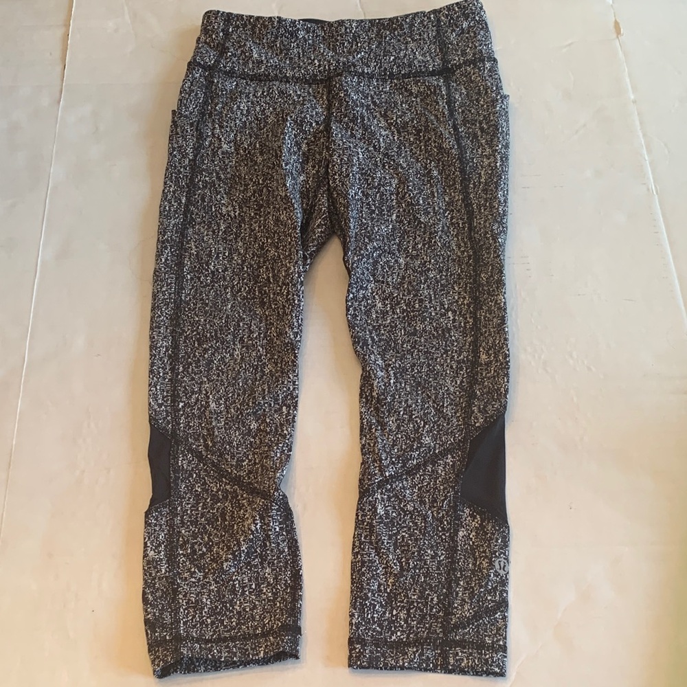 Lululemon Pace Rival Crop Black and Gray Leggings size 4 VGUC